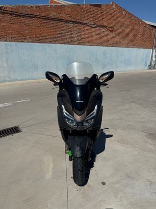Honda Forza 125 - Scooter