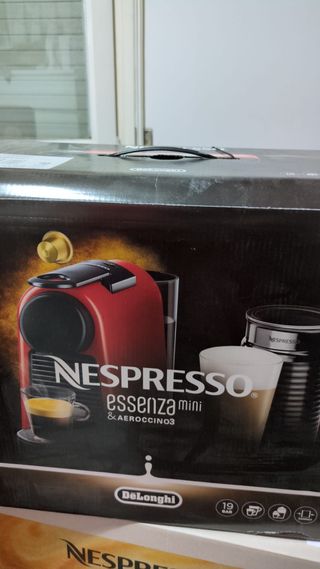Cafetera Nespresso Essenza Mini + Aeroccino3
