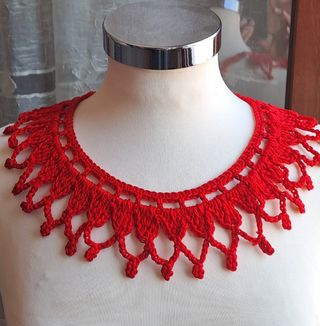 Collana uncinetto rossa