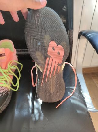 Zapatillas baloncesto hombre - verdes y rosas