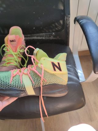 Zapatillas baloncesto hombre - verdes y rosas