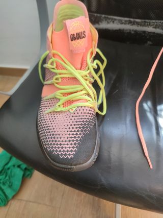 Zapatillas baloncesto hombre - verdes y rosas