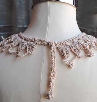 Collana uncinetto beige