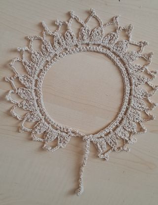 Collana uncinetto beige