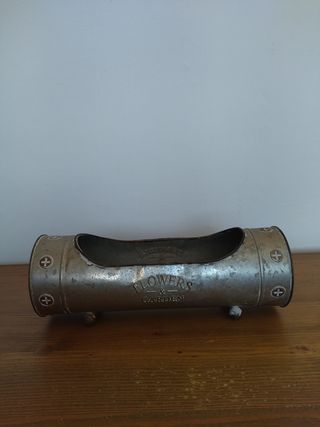 Maceta metálica vintage