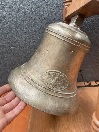 Campana Bronce Antigua con Soporte