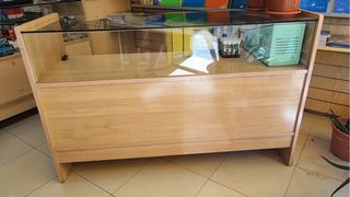 Vitrina mostrador madera cristal