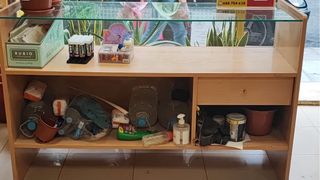 Vitrina mostrador madera cristal