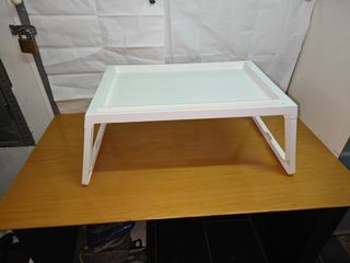 Mesa cama blanca plegable