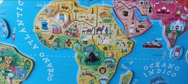 Mapa mundi de puzzle imantado