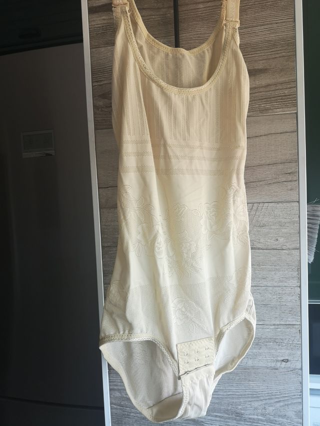 Body reductor moldeador - Beige y Negro