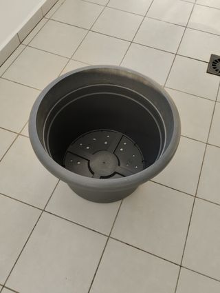 Maceta grande gris antracita de 60l.