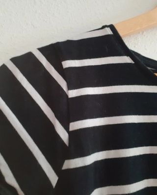 Camiseta de algodón en blanco y negro. L