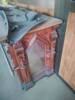 Mueble antiguo tallado - 100+ años