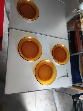 Maletín-mesa portátil con 4 bancos