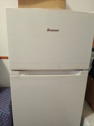 Nevera benavet  200L, blanca dos meses de uso