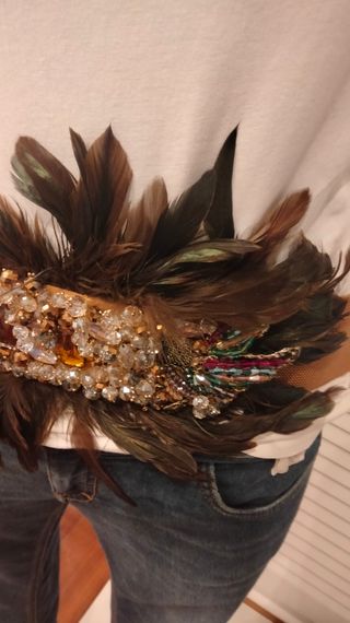 Cinturón joya plumas dorado