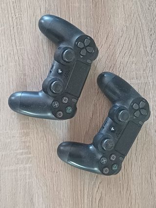 PS4 (PlayStation 4) negra - 2 mandos
