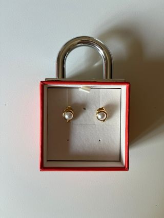 Pendientes Uno de 50 | Oro y Perla