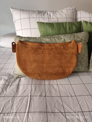 Bolso terciopelo un solo uso. En perfecto estado.