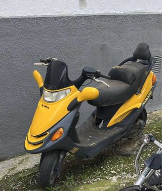 Kymco Dink 50cc - Scooter amarillo