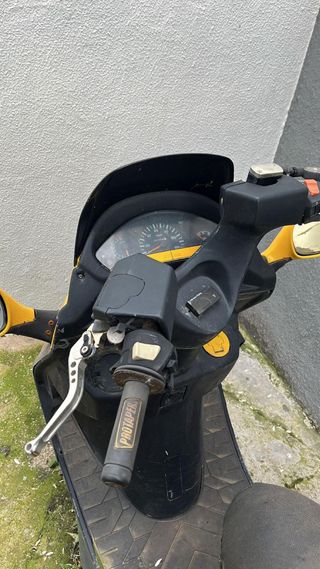 Kymco Dink 50cc - Scooter amarillo