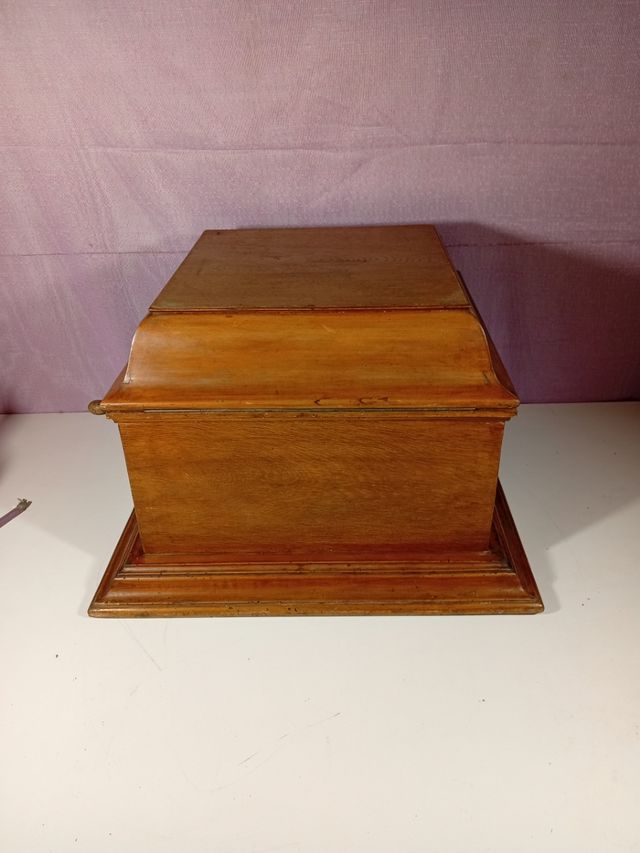 Gramófono antiguo de madera