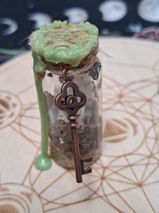 Amuletos Tarros de Bruja para diferentes propósito