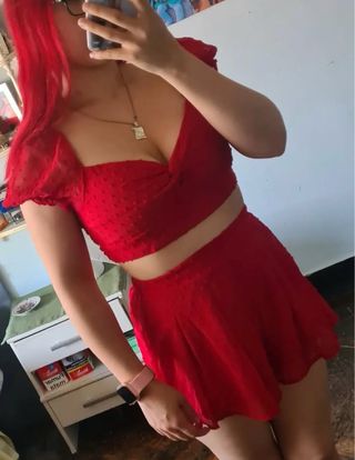 Conjunto rojo top y falda