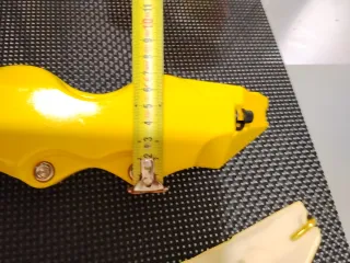 Embellecedores pinzas freno amarillos.