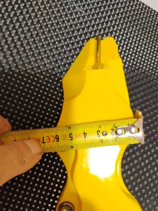 Embellecedores pinzas freno amarillos.