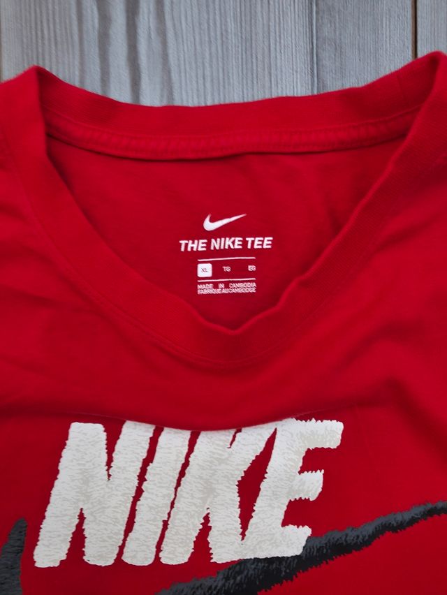 Camiseta Nike Logo Rojo Vintage