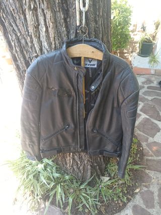 Pantalones y cazadora para moto cuero 