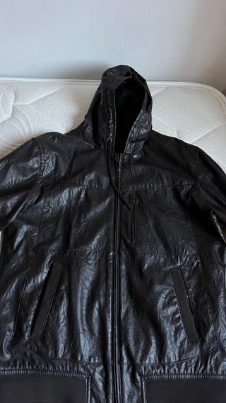 Cazadora Zara Young marrón con capucha