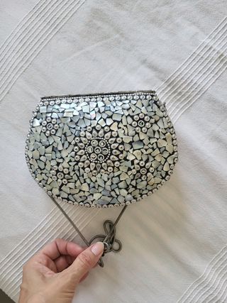 Bolso pequeño blanco y plata