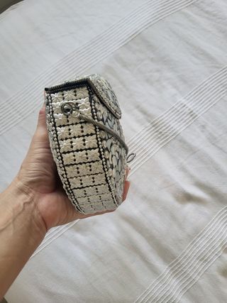 Bolso pequeño blanco y plata
