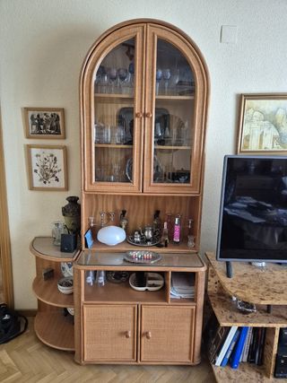 Vitrina mimbre salón - Mueble vintage