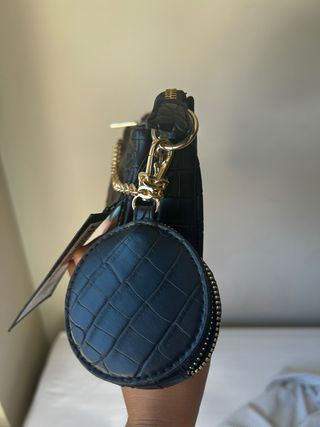 Bolso con monedero
Cadena dorada