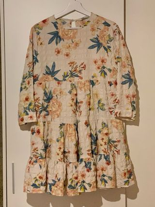 Vestido Zara floral beige