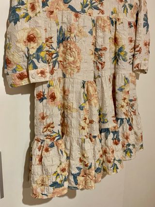 Vestido Zara floral beige