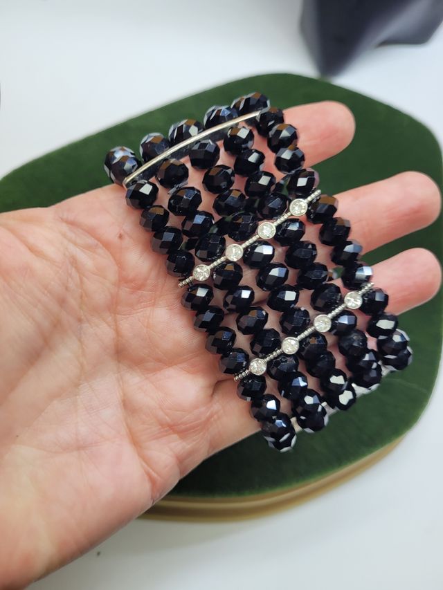 Bracciale nero con cristalli