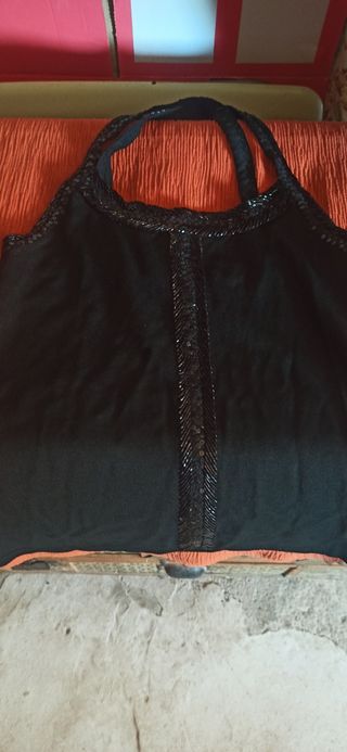Top negro lentejuelas