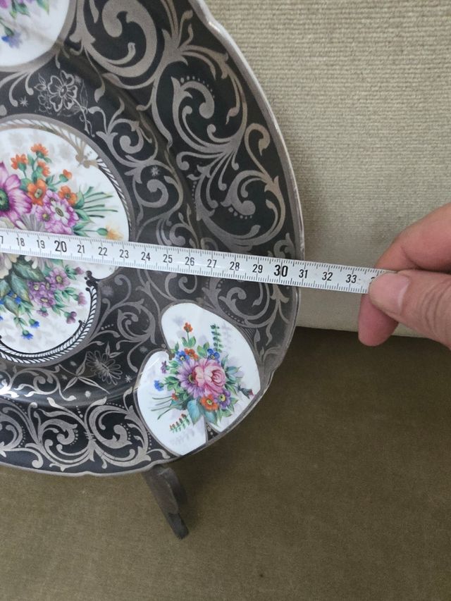 Plato Santa Clara porcelana antigua con pie gris