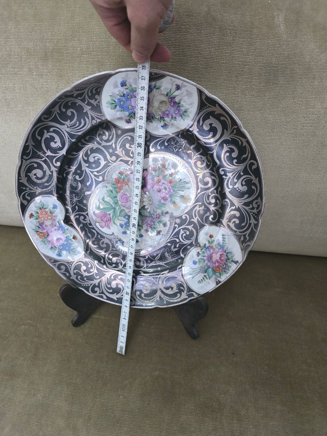 Plato Santa Clara porcelana antigua con pie gris