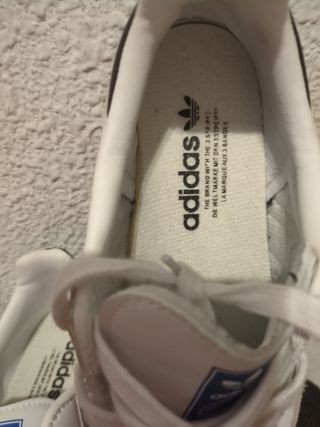 Zapatillas Adidas blancas y grises