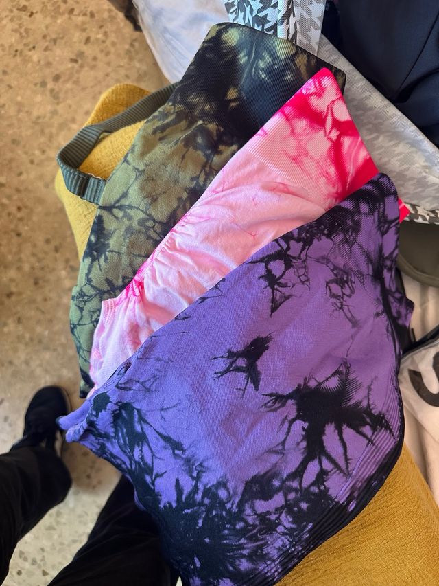 Shorts deportivos tie-dye naranja