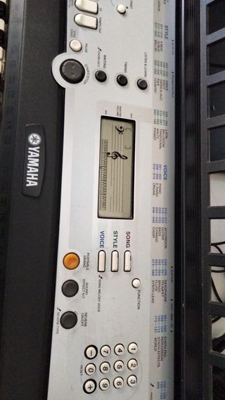 Yamaha EZ-200 Teclado
