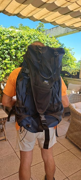 Mochila Quechua montaña azul-negra