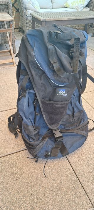 Mochila Quechua montaña azul-negra