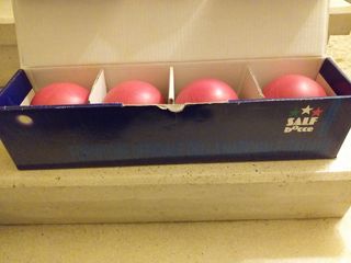 4 Bocce rosse da gioco. diametro 108 peso 920 gr.